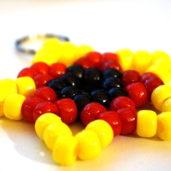 Handmade Black Red Yellow Stretchy Kandi Star Keychain - Picture 2 of 3